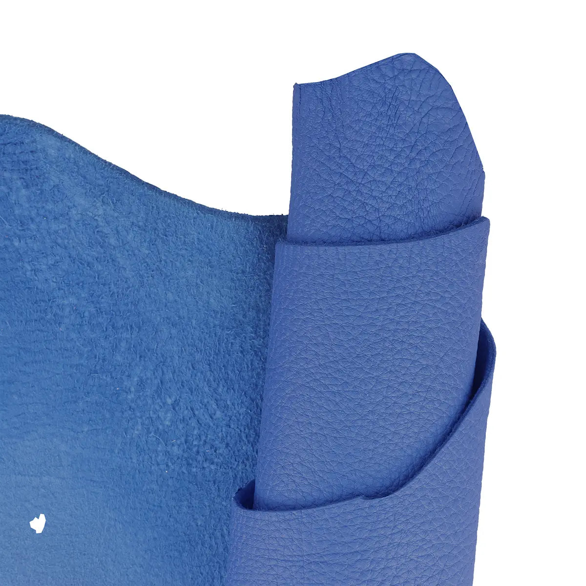 Peau de cuir de cerf bleu piscine. Cuir de 2ème choix à prix réduit, idéal pour la création de prototype, test...