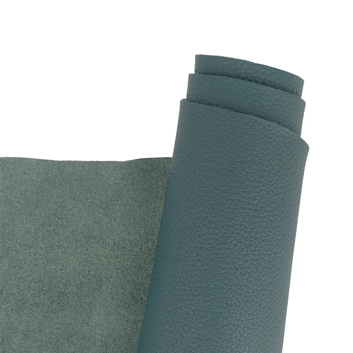 Cuir de vachette grainé vert canard. Peau de cuir grainée pour réaliser des sacs à main, pochettes, accessoires, décorations...