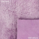 Mouton lainé à poils lisses couleur violet clair idéal pour réaliser des vêtements, chaussons, bottes, bourses...