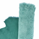 Cuir de mouton lainé à poils lisses couleur bleu canard. Cuir souple idéal pour la fabrication de vêtement, chaussons, bottes, bourses...
