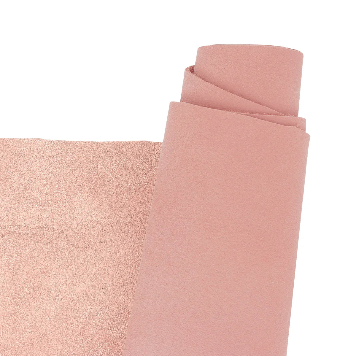 Peau de cuir de vachette nubuck ciré couleur rose poudré. Cuir de qualité et doux idéal pour réaliser des sacs, pochettes, accessoires et objets de décoration.
