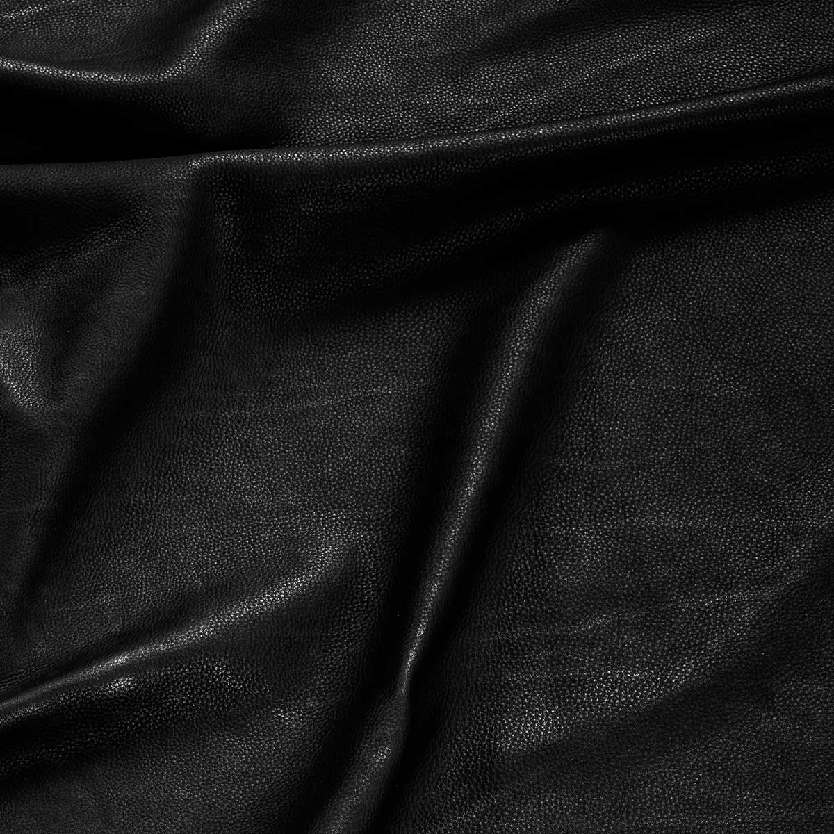 Peau de cuir grain naturel noir Angel Radermecker, tannage végétal, épaisseur 1,9 mm, texture authentique.