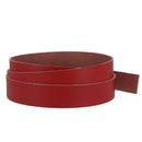 Lanière en cuir de collet tannage végétal rouge foncé, épaisseur 1,9 mm, de la marque Deco Cuir, enroulée sur un rouleau.