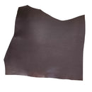 Peau de cuir tannage végétal SAUVAGE marron foncé, texture naturelle, pour artisanat ou maroquinerie.