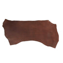 Peau de cuir en collet tannage végétal sauvage châtaigne, texture naturelle et couleur chaude, fabriquée par Autres.