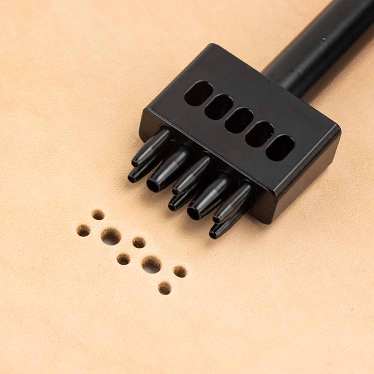 Outil emporte-pièce à frapper Ivan avec motif brogue, 8 ronds de 2,5 mm, pour travaux de bricolage et décoration.