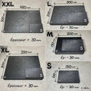 Plaque de découpe Oka en acier inoxydable, outil robuste pour la cuisine, avec surface lisse et bord tranchant.