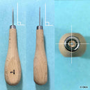 Alêne ronde Oka, outil de couture en acier, avec manche en bois, utilisé pour la couture et la fixation de tissus.
