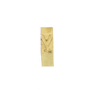 Lettre minuscule en laiton Arial 6mm, outil Deco Cuir, visible en gros plan sur fond neutre.