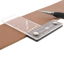 Petite équerre multifonction Deco Cuir en acier, outil de bricolage pour mesurer et tracer avec précision.