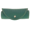 Gant de lustrage en cuir et fourrure pour l'entretien du cuir, de couleur verte, avec texture douce visible sur l'image.