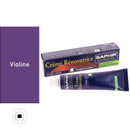 Crème rénovatrice recolorante Saphir VIOLINE 84 pour l'entretien du cuir, 25 ml, application de la crème sur un cuir.