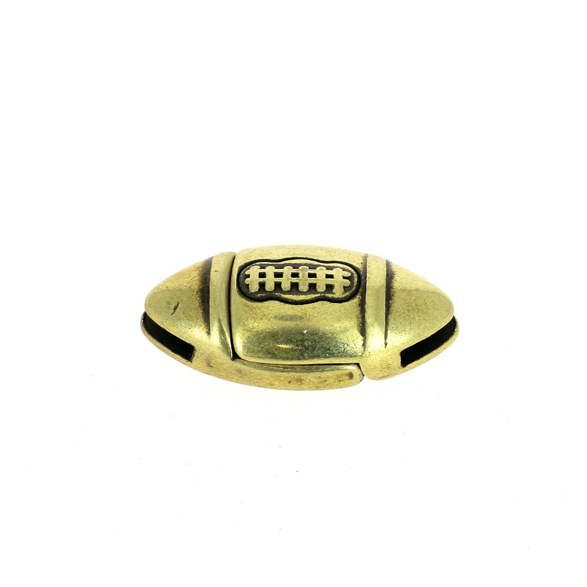 Fermoir bijou aimanté en forme de ballon de rugby avec lacet plat, création de bijoux élégante et pratique.