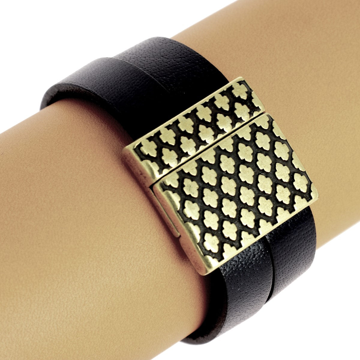 Fermoir bijou aimanté FÈS pour lacet plat, création de bijoux, image montrant le fermoir en métal pour bijoux.