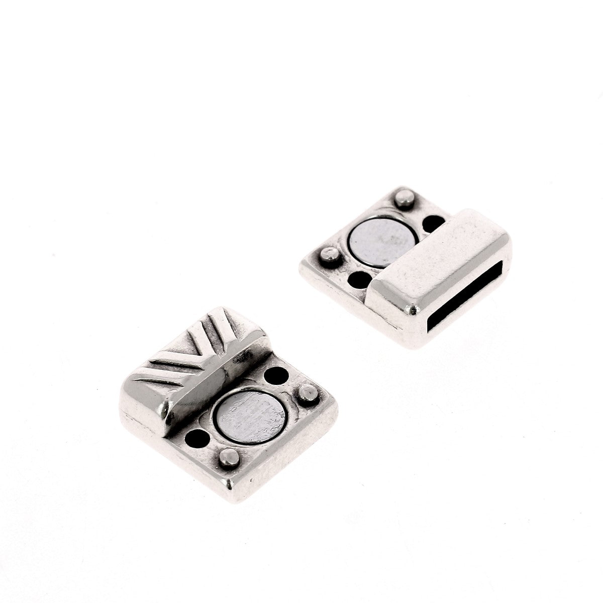 Fermoir bijou aimanté en forme de triangle, lacet plat de 10 mm, en argent vieilli, pour créations de bijoux.
