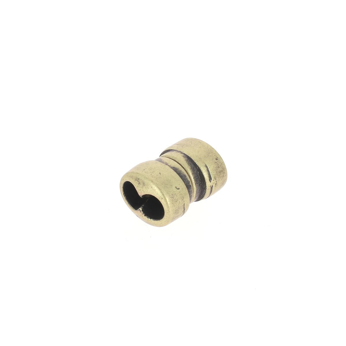 Fermoir bijou aimanté NOAH avec lacet rond 5mm, création de bijoux en métal argenté, détail visible sur l'image.