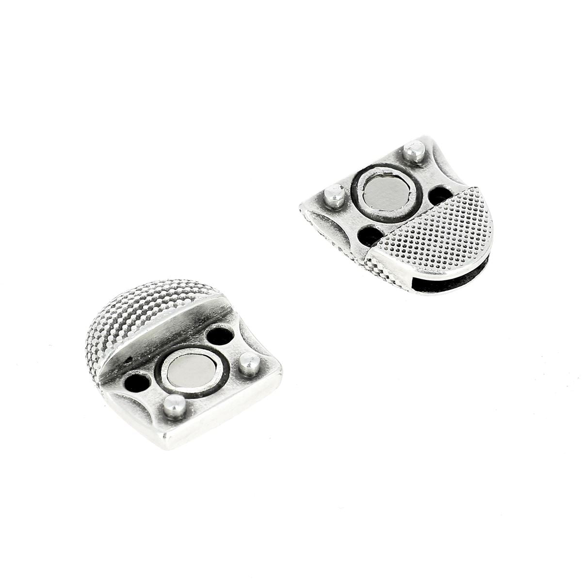 Fermoir bijou aimanté ovale à points, lacet plat 10mm en argent vieilli, pour créations de bijoux.
