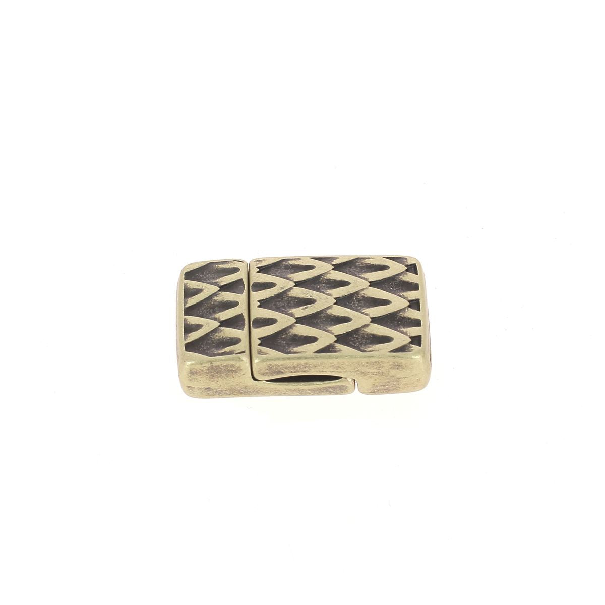 Fermoir bijou aimanté PEAU DE SERPENT avec lacet plat 10mm, création bijoux en or ou argent, détail élégant.