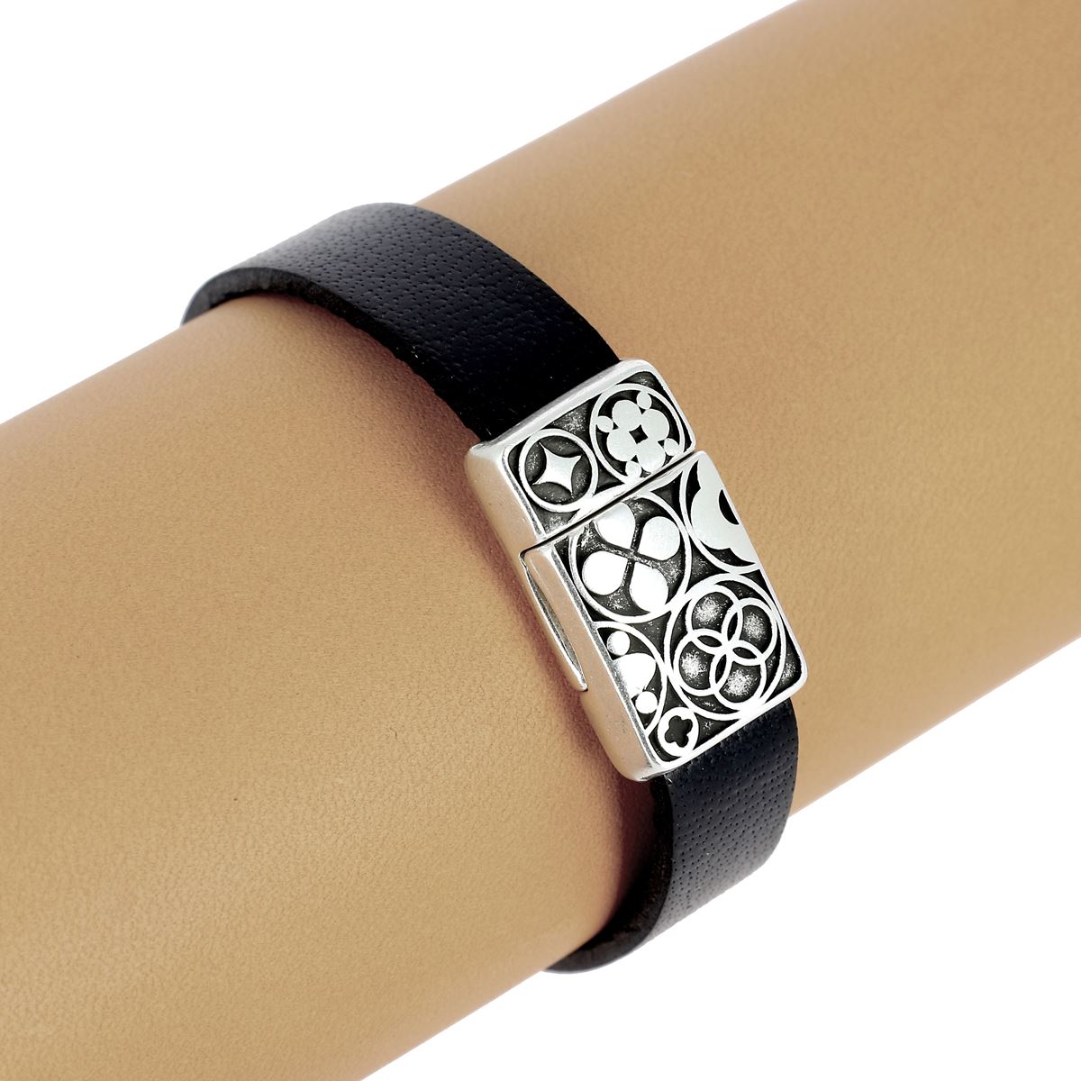 Fermoir bijou aimanté Diane en argent vieilli avec lacet plat de 10mm, création de bijoux élégante et résistante.