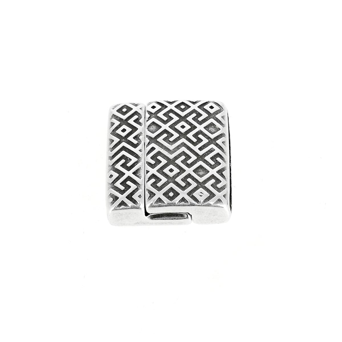 Fermoir bijou aimanté Labyrinthe avec lacet plat 20mm, création de bijoux, image montrant le fermoir en détail.