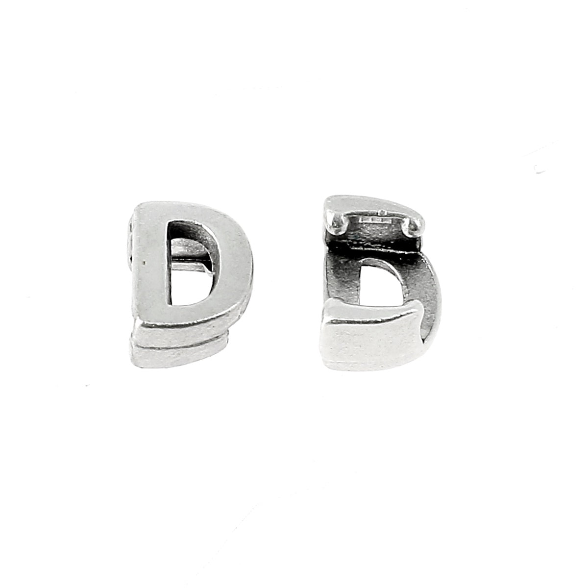 Coulissant à griffe Lettre en argent vieilli avec lacet 5 mm, création de bijoux élégante et sophistiquée.