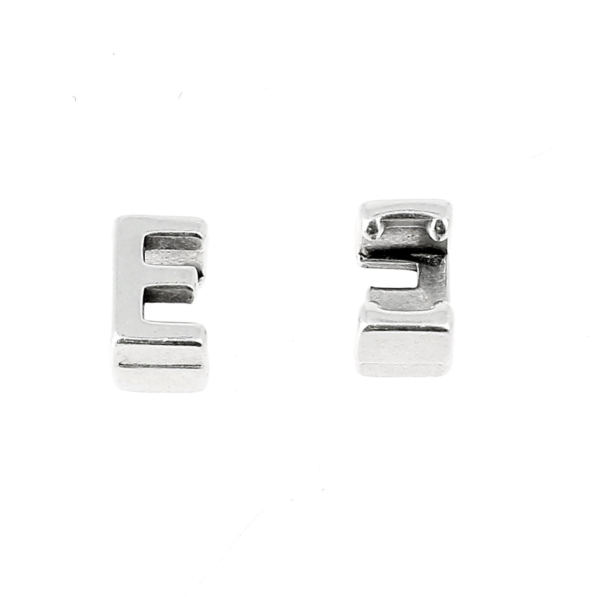 Coulissant à griffe Lettre en argent vieilli avec lacet 5 mm, création de bijoux, motif élégant et finition antique.