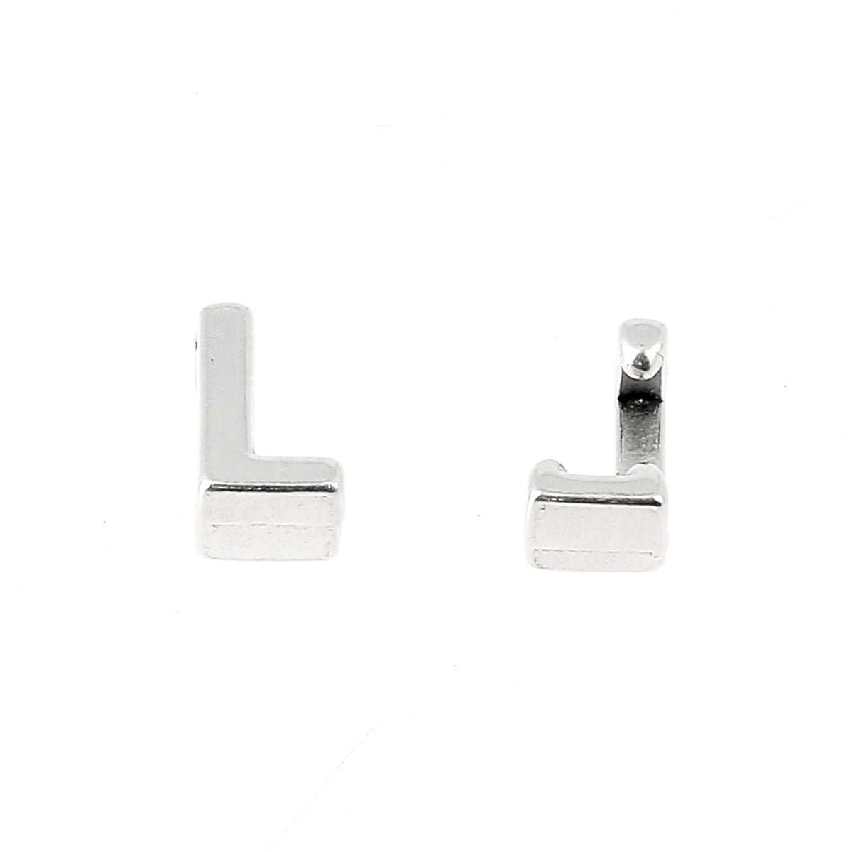 Coulissant à griffe Lettre en argent vieilli avec lacet de 5 mm, création de bijoux élégante et raffinée.