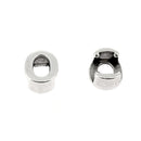 Coulissant à griffe lettre en argent vieilli avec lacet de 5 mm, création de bijoux élégante et raffinée.