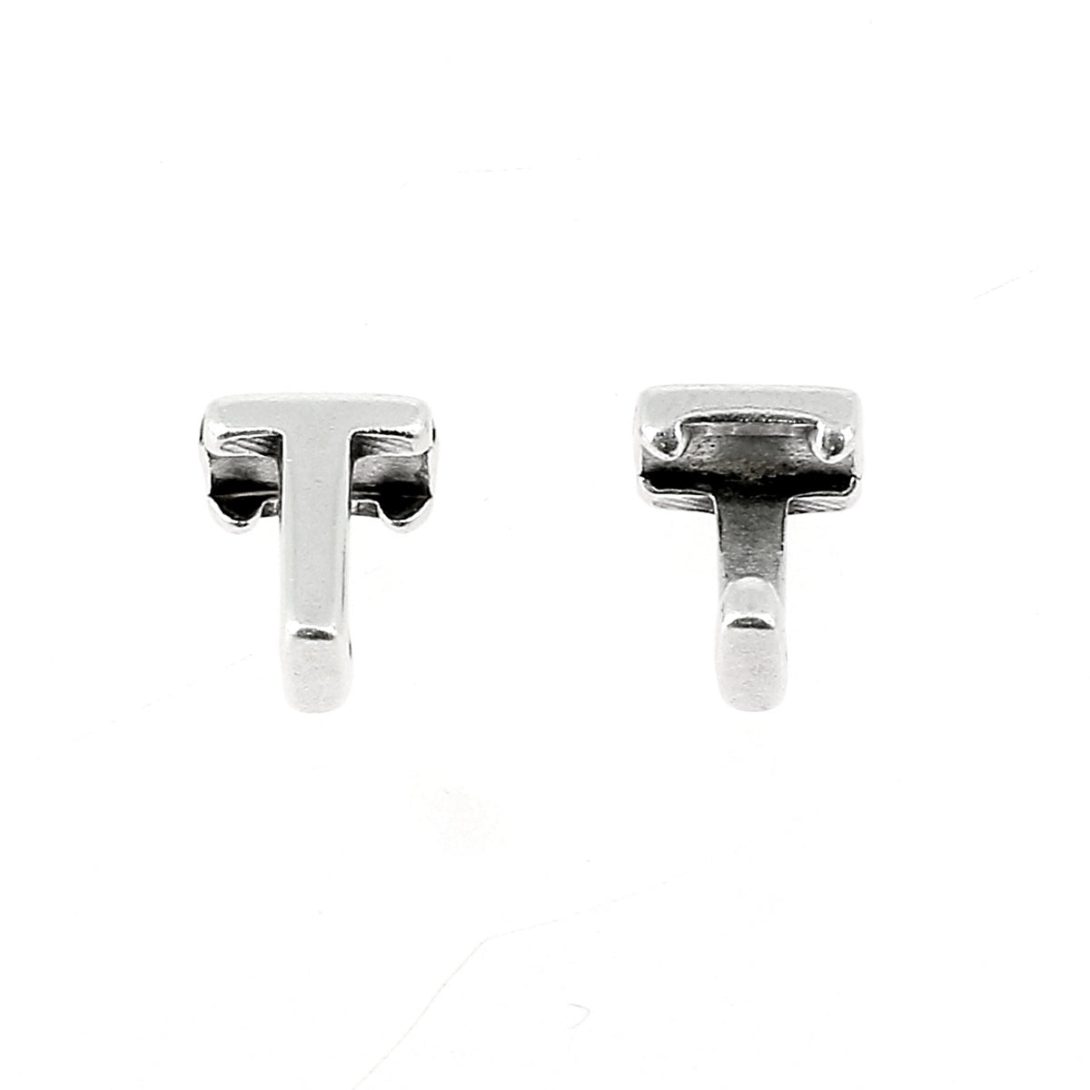 Coulissant à griffe Lettre en argent vieilli avec lacet 5 mm, création de bijoux, image montrant le détail du bijou.