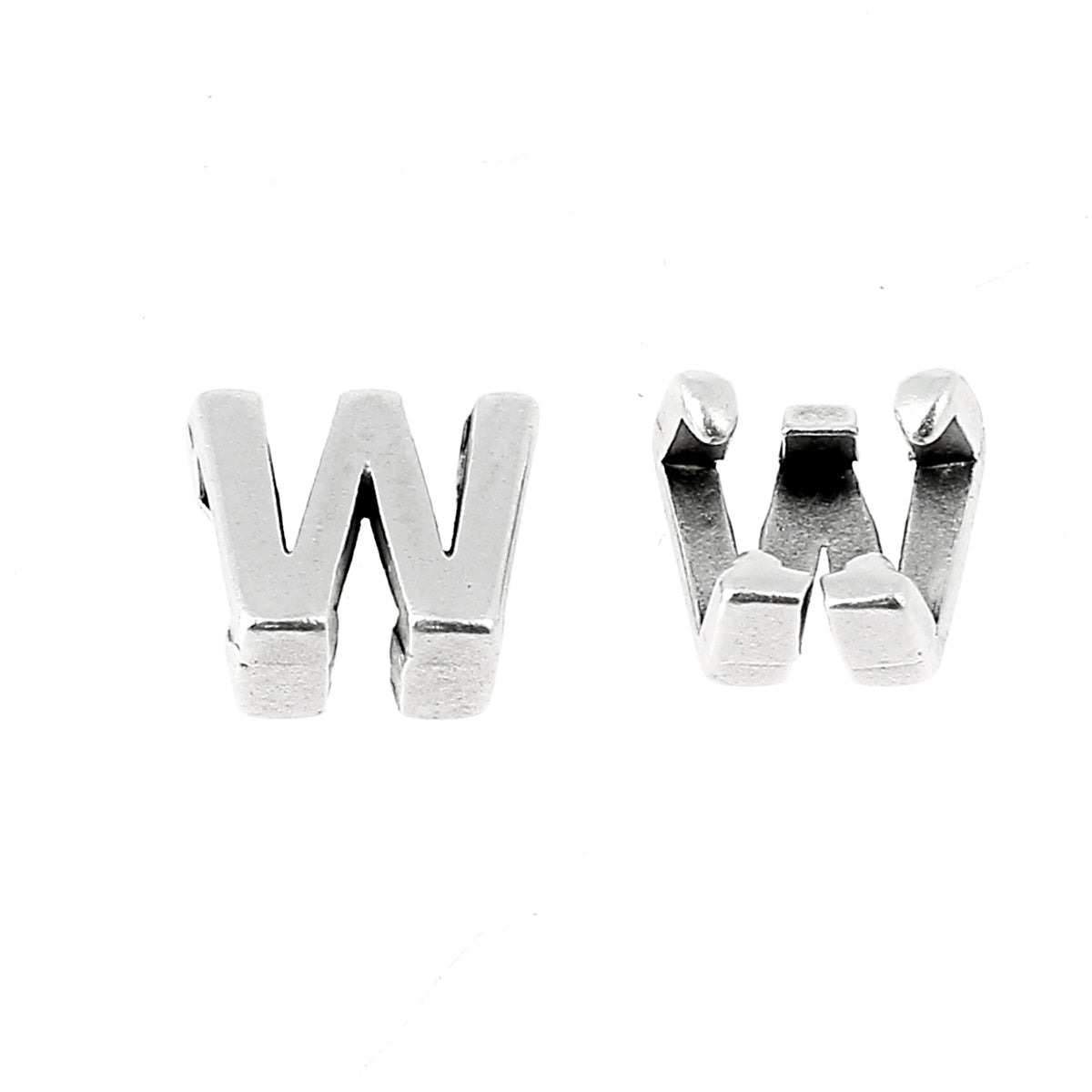 Coulissant à griffe lettre en argent vieilli, pour créations bijoux avec lacet 5 mm, image montrant le détail du produit.