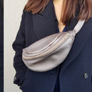 Kit DIY Deco Cuir pour créer un sac banane en cuir argenté violet, avec matériaux et instructions inclus.