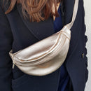 Kit DIY pour sac banane en cuir doré de la marque Deco Cuir avec matériaux pour création artisanale.