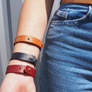 Découpe de cuir pour bracelet en cuir teinté, de 24,5 x 1,5 cm, par Deco Cuir, destiné à la personnalisation pour adultes.