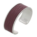 Morceau de cuir de requin autocollant FRAMBOISE de 20 mm pour manchette, fabriqué par Deco Cuir, visible en détail.