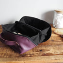 Peau de cuir de vachette SWEET 2 prune, pièce de cuir authentique, texture lisse et souple, pour projets de maroquinerie.