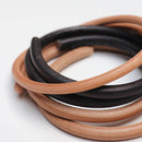 Lacet en cuir teinté huilé rond de 8mm de la marque Deco Cuir, visible en image avec finition lisse et texture riche.