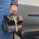 Sac à lunch en cuir Deco Cuir, modèle patron pour coudre à la machine, vue en gros plan sur le devant du sac.
