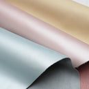 Peau de cuir de vachette SUAVE bleu ciel nacré, texture irisée, pour création artisanale, fabriquée par d'autres marques.