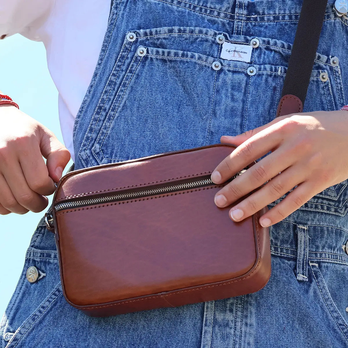 Sac bandoulière en cuir pleine fleur marron foncé