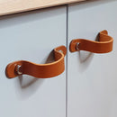 Lanière en cuir tanné végétal de 22x2,4cm avec deux trous, épaisseur 3,4mm, pour poignée ou décoration en cuir.