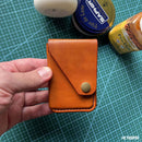 Teinture à l'huile Fiebing's Pro Dye couleur Fauve pour cuir, bouteille de teintures et peintures pour cuir.