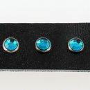 Lot de 10 rivets strass bleu turquoise, accessoires décoratifs pour cuir, par Deco Cuir, visibles en gros plan.