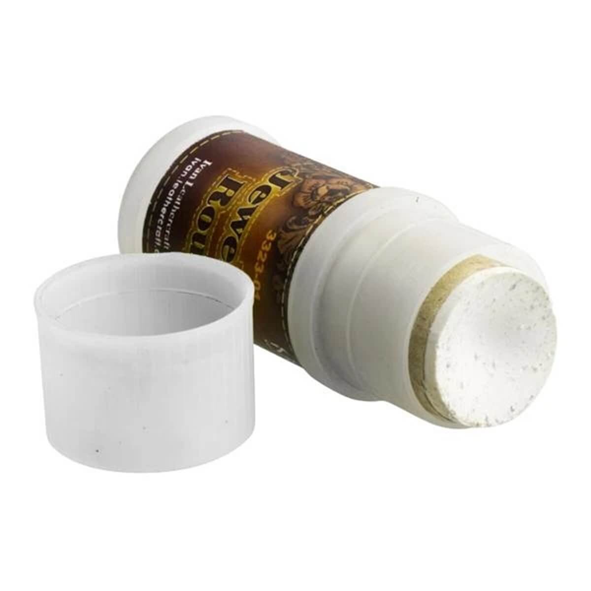 Outils Ivan pour affûter les couteaux avec un bâtonnet de pâte à affûter au cuir, utilisé pour aiguiser les lames.