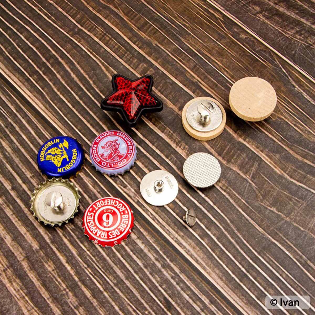 Concho à visser personnalisé de 22mm en nickelé, accessoire décoratif de marque Ivan, visible avec détails métalliques.