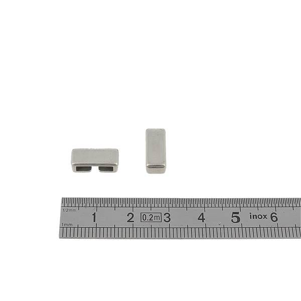 Coulissant deux strass en argent vieilli, lanière de 10 mm pour créations bijoux, visible en détail dans cette image.