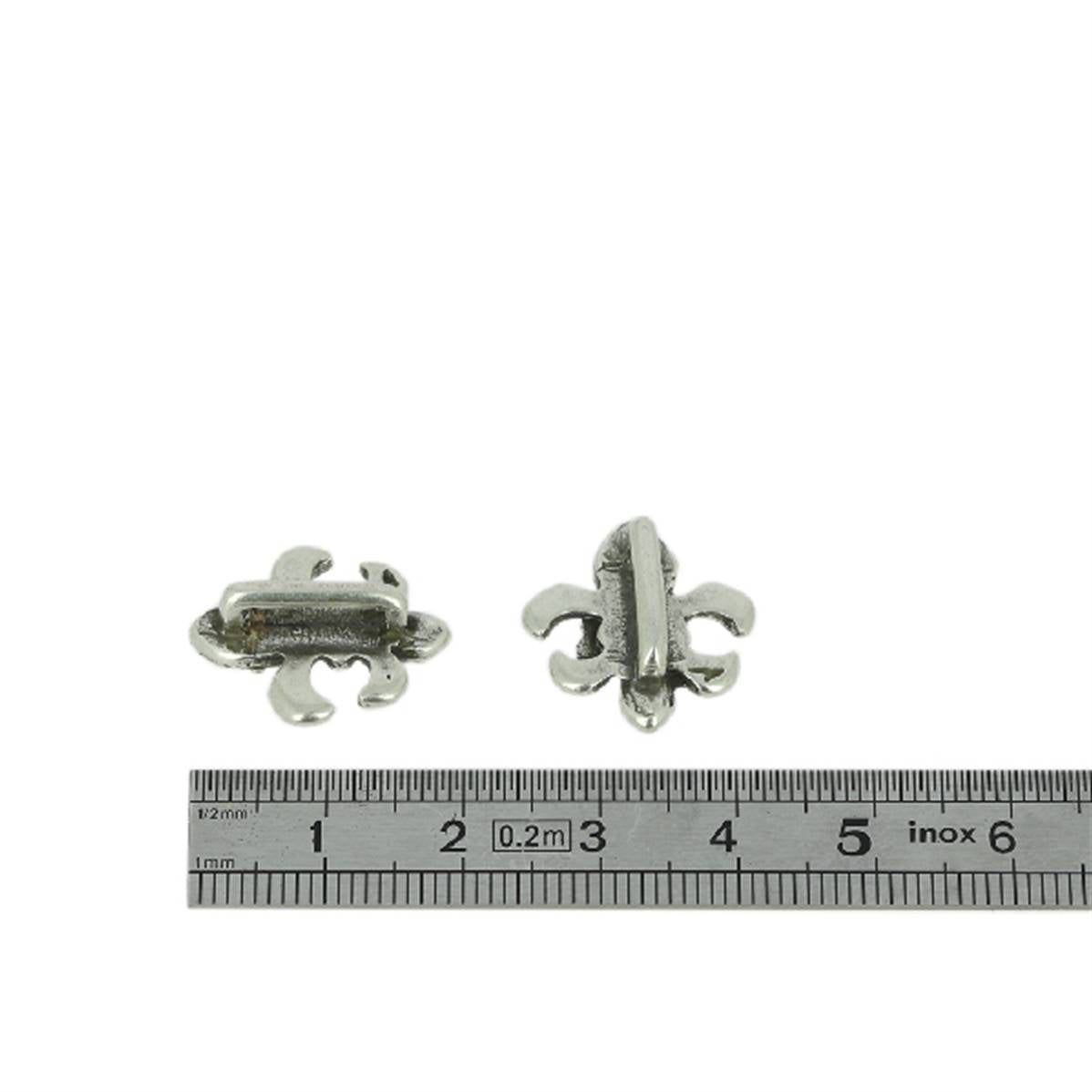 Coulissant FLEUR DE LYS en argent vieilli, lanière de 10 mm, pour créations de bijoux, visible en détail sur la photo.