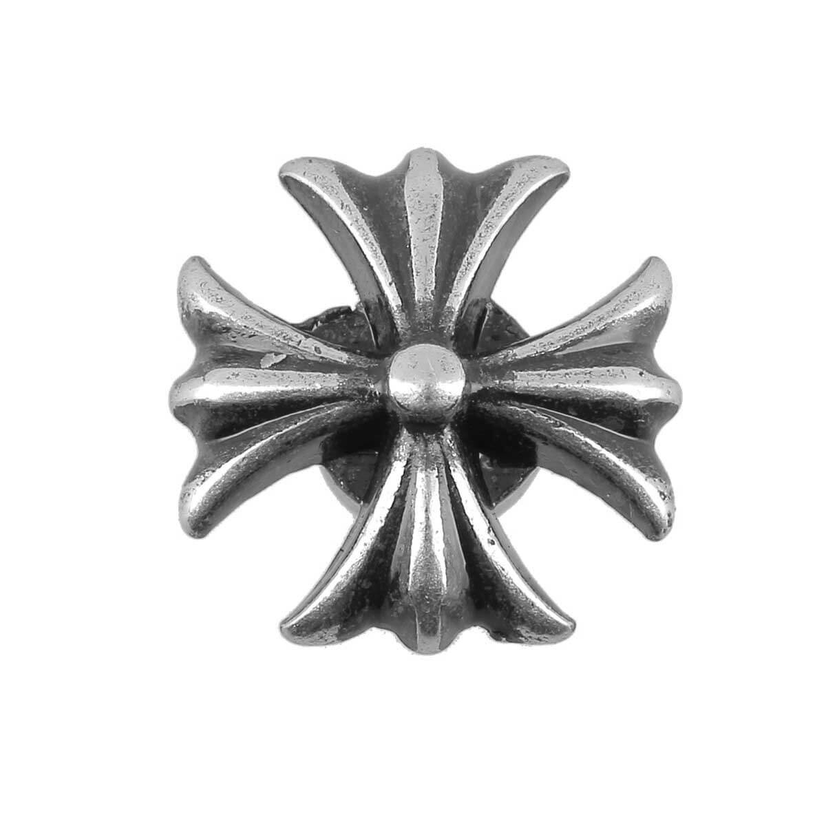 Concho à visser Croix des Templiers en argent vieilli, accessoire artisanal, avec motif de croix médiévale, par Ivan.
