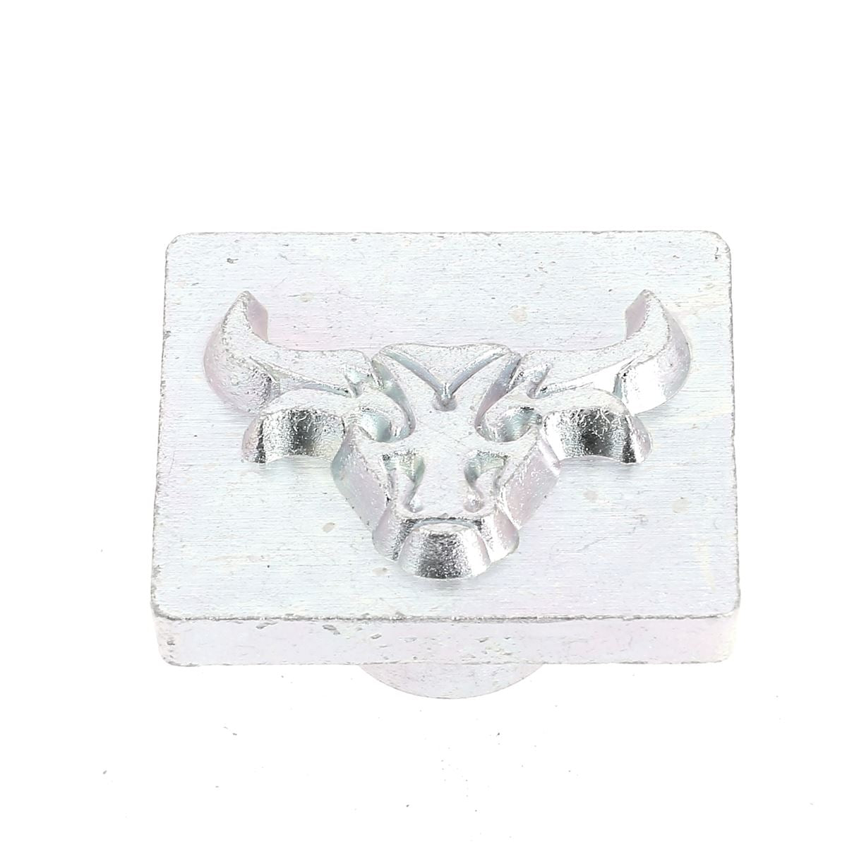 Outil Matoir 3D Tandy Leather représentant un taureau ethnique pour la gravure et le façonnage du cuir.