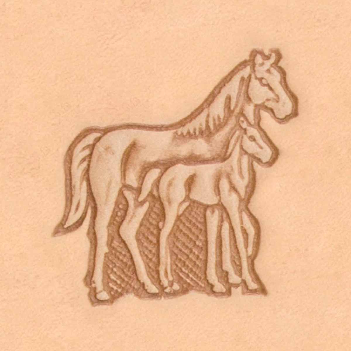 Outil Matoir 3D Tandy Leather représentant un cheval et son poulain, utilisé pour la sculpture en cuir.