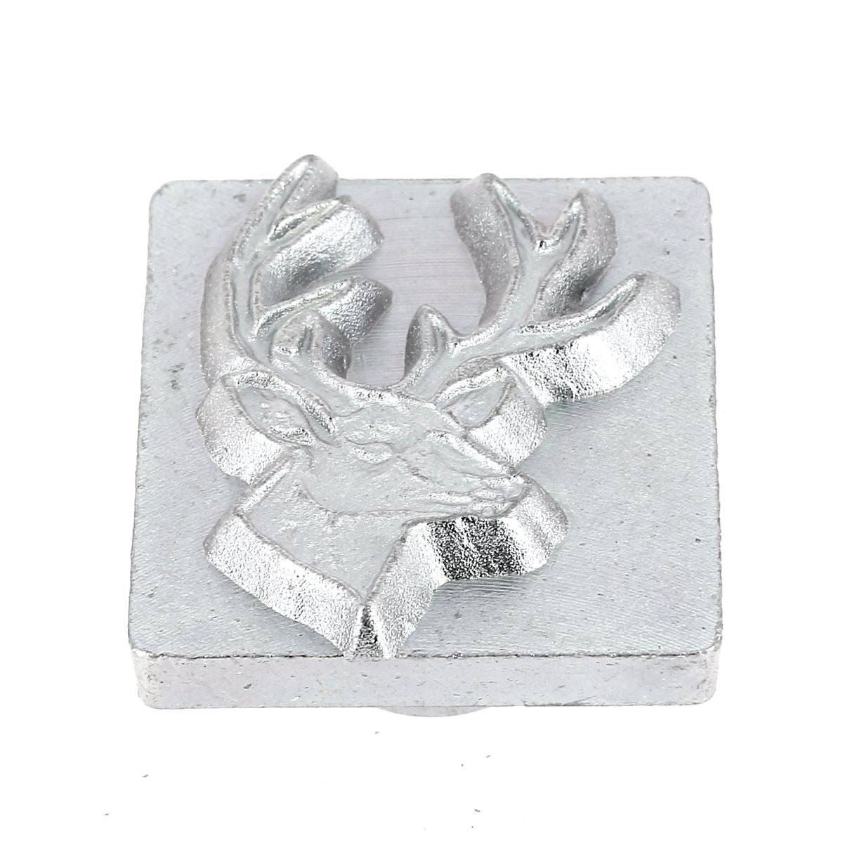 Outil Matoir 3D Tandy Leather pour tête de cerf de Virginie en relief, utilisé pour la sculpture en cuir.